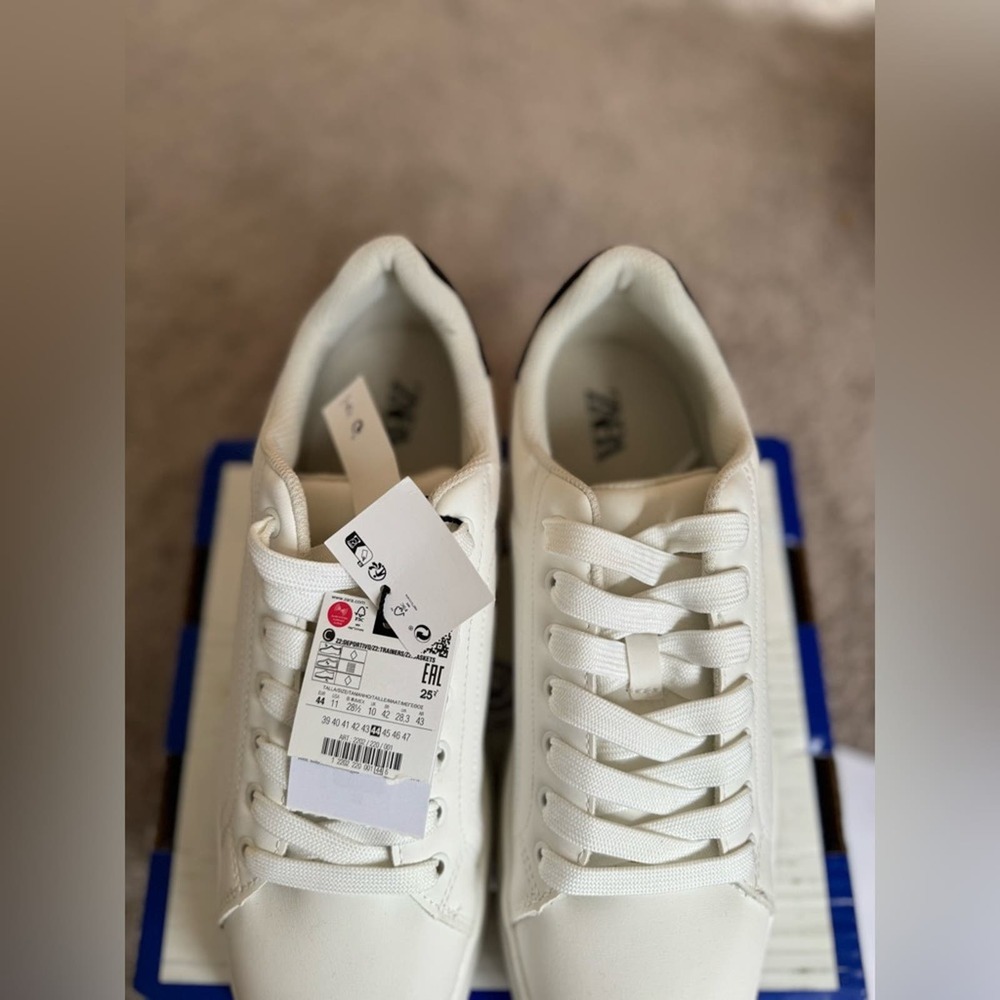 ZARA MENS CHUNKY SOLE SNEAKERS
Size 11 or 44. Brand new with tags. - Picture 2 of 8